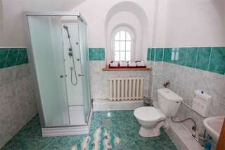 Гостевой дом Гостиный Двор Тобольск Двухместный номер с 2 отдельными кроватями и общей ванной комнатой-13